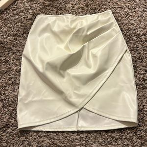 2/$10 NWOT Windsor ruched pleather mini skirt
